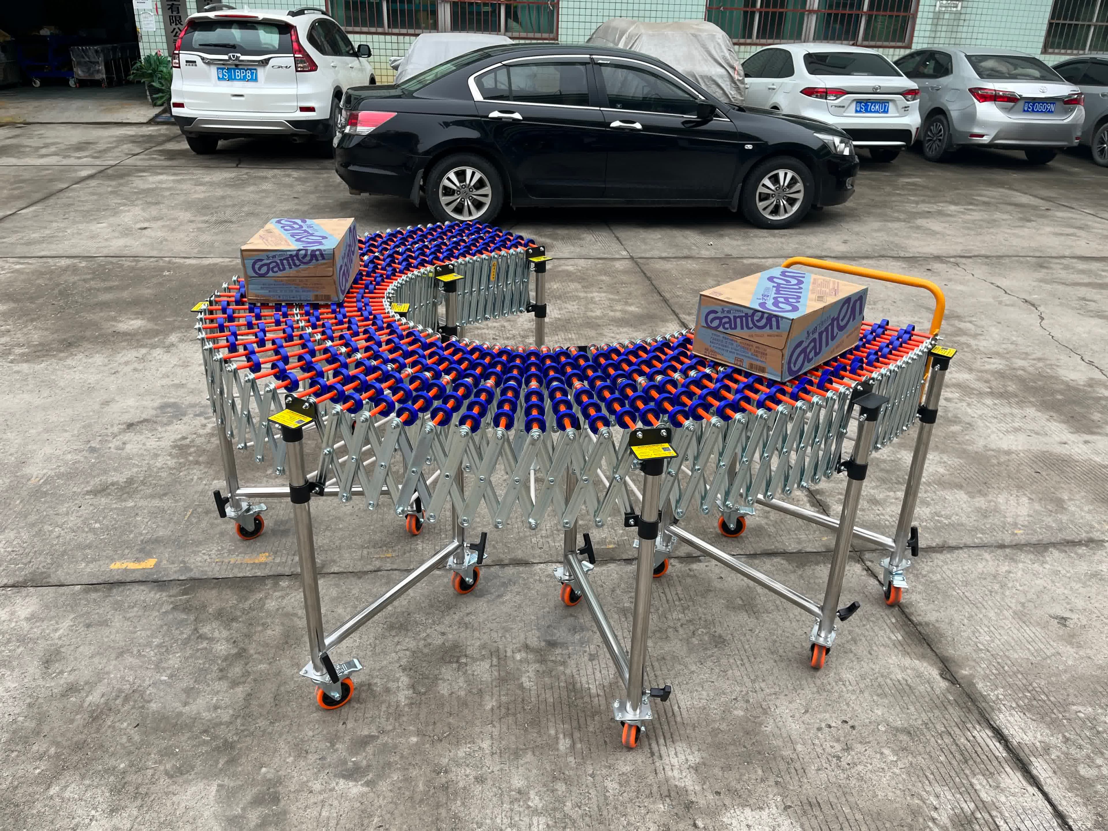 耐力输卸神器推出创新滑轮输送机 提升仓储与物流效率